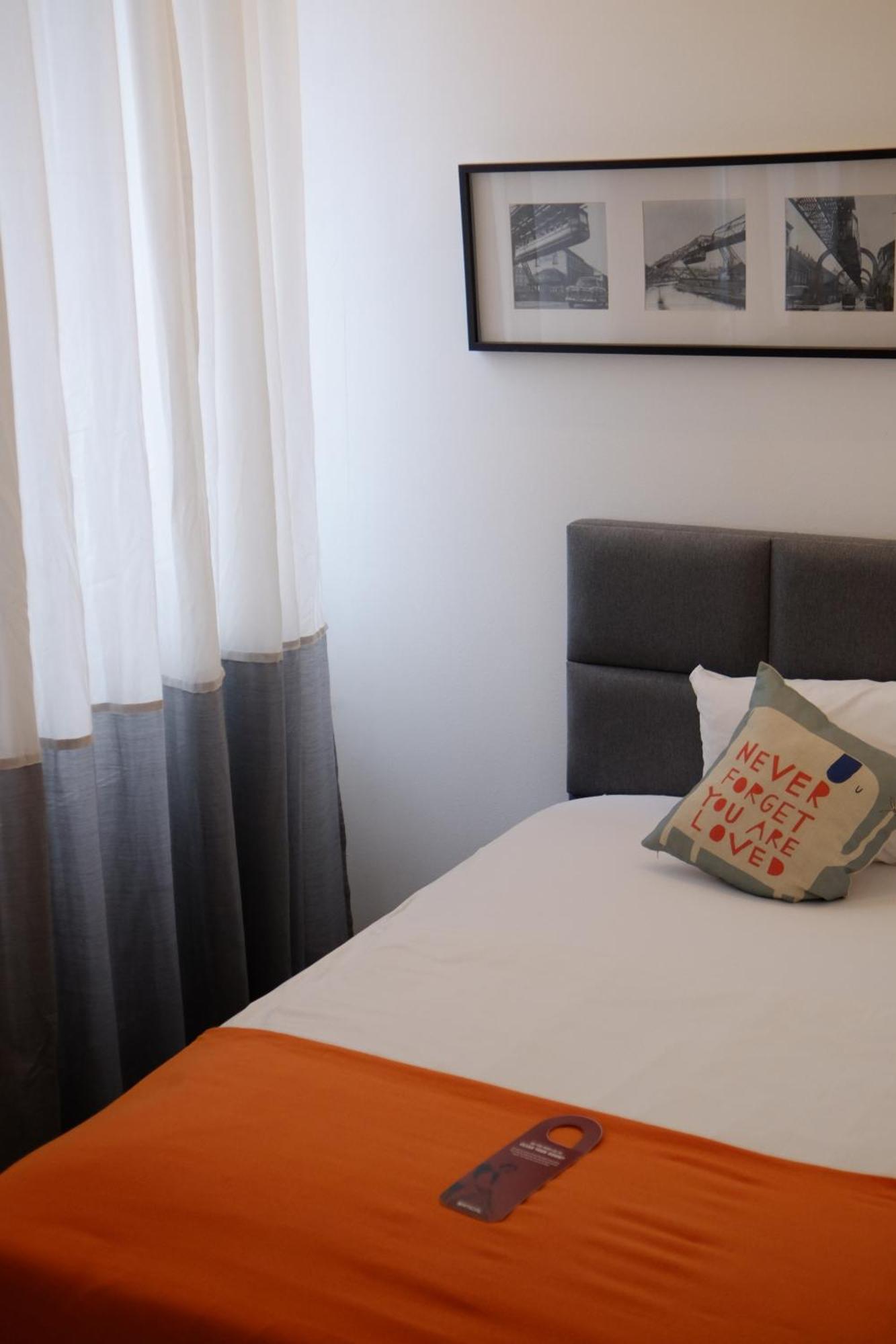 Amical Hotel وبرتال الغرفة الصورة